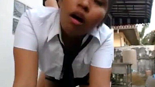 Азиатку аматерку девку перед веб-камерой жестко ебёт негритянка у всех на виду